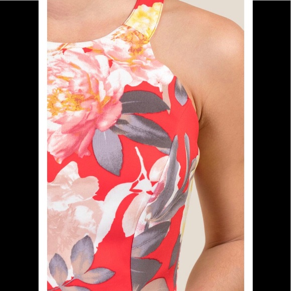 Francesca’s Alisa Red Floral Scalloped Dress NWOT - Picture 3 of 7